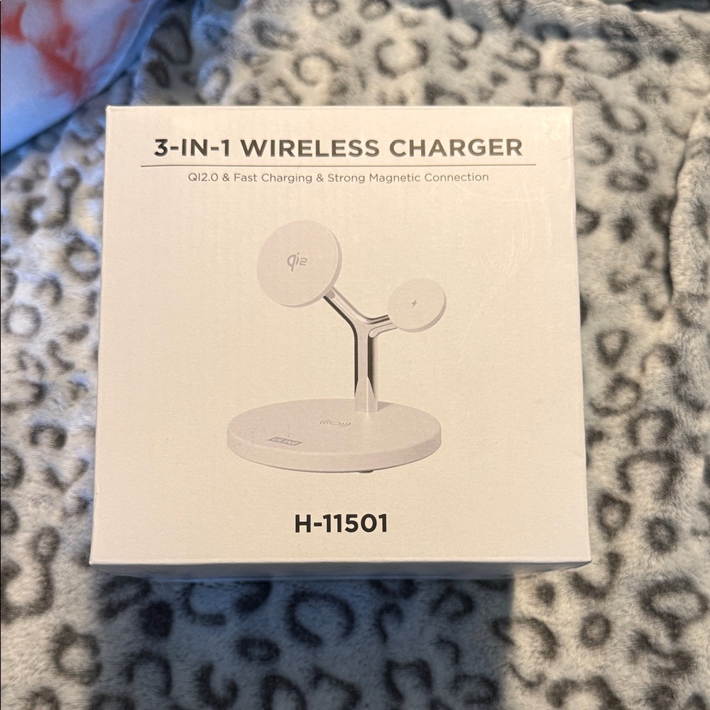 ULINE 3 in 1 wireless charging dock